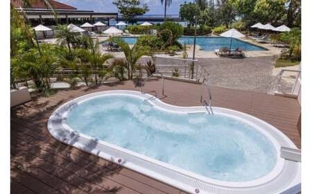 ホテルブリーズベイマリーナ　宿泊券（夕朝食付）（XV01）