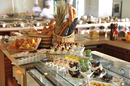 チケット 食事券 オールデイダイニング コラーロ ランチビュッフェ【 ２名様 】ご利用券｜ムーンビーチ