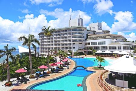 旅行 宿泊利用券 ウイングタワー オーシャンビュールーム 4名様利用 宿泊券 1泊 （ 朝・夕付 ）｜ 沖縄かりゆしビーチリゾート・オーシャンスパ