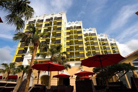 EXES｜ロイヤルプールスイート ペア宿泊券 (1泊 朝夕2食付)｜宿泊 宿泊券 チケット 人気 おすすめ エグゼス ホテル ふるさと リゾート 沖縄県 恩納村