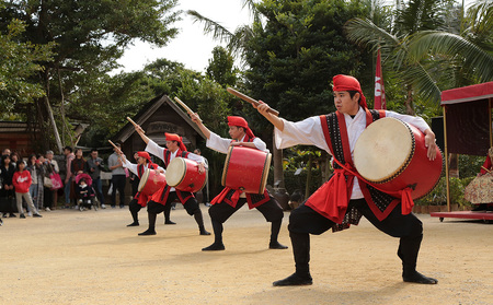 【琉球村】登録有形文化財 古民家一棟貸し切りプラン(芸能ショー観覧料金・お食事・飲み放題付き) 沖縄 古民家 有形文化財 有形文化財 食事 飲み放題 一棟 貸し切り 人気 おすすめ 伝統芸能 琉球 琉球村 ショー 観覧 写真撮影 体験 芸能 貸切ディナー 恩納村