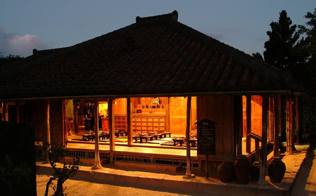 【琉球村】登録有形文化財 古民家一棟貸し切りプラン(芸能ショー観覧料金・お食事・飲み放題付き) 沖縄 古民家 有形文化財 有形文化財 食事 飲み放題 一棟 貸し切り 人気 おすすめ 伝統芸能 琉球 琉球村 ショー 観覧 写真撮影 体験 芸能 貸切ディナー 恩納村