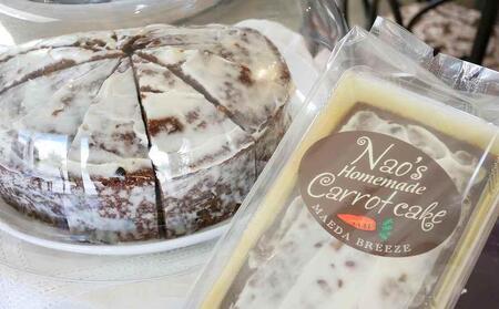 大人気の自家製キャロットケーキ（300g×2本）ボリューム満点！ 【マエダブリーズ】