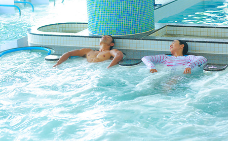 タピックタラソセンター宜野座タラソセラピー体験 (沖縄発祥海水温熱セラピーセット)1名様 約60分 沖縄 タラソセラピー 体験 サウナ プール ウォータースライダー ジャグジー 海水 海 海水温熱 ボディケア 沖縄スパ 温感ケア リフレッシュ 旅行 観光 人気 おすすめ 宜野座村 チケット