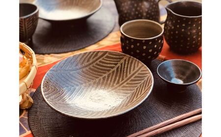 ＜南陶窯＞四つ足カップ丸形２個セット【ドット】 ☆ 読谷村 やちむん ブセナテラス内 久場政一 陶芸家 やきもの エスニック ポタリー 沖縄県