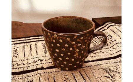 ＜南陶窯＞広口マグカップ【ドット】 〇 読谷村 やちむん 陶器 焼き物 久場政一 沖縄 新生活 水玉 うちなーすぐりむん コップ 地場産品 手作り 人気商品 伝統工芸品 色違い有 ギフトに おおきめ オススメ