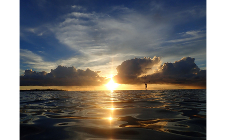 ハレタオーシャンサポートの大人気ツアー【サンセットSUP】綺麗な夕日をSUPの上から