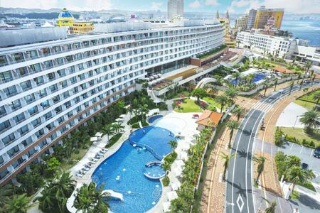 【ふるさと納税】【ヒルトン沖縄北谷リゾート】オーシャンビュールーム1泊朝食付きペア宿泊券 | 沖縄 旅行 ホテル チケット 人気 送料無料