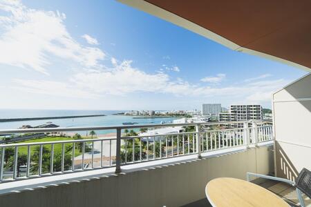 【ふるさと納税】【ヒルトン沖縄北谷リゾート】オーシャンビュールーム1泊朝食付きペア宿泊券 | 沖縄 旅行 ホテル チケット 人気 送料無料