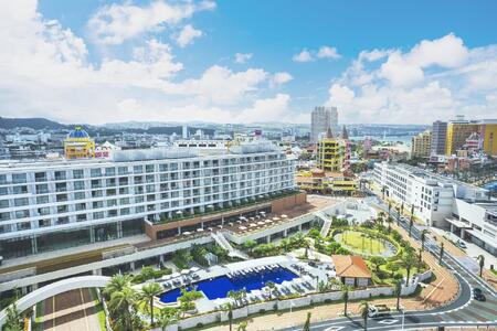 【ふるさと納税】【ダブルツリーbyヒルトン沖縄北谷リゾート】オーシャンビューツイン ペア宿泊券(1泊2日朝食付き) | 沖縄 旅行 アメリカンビレッジ アラハビーチ 夕陽 人気 送料無料