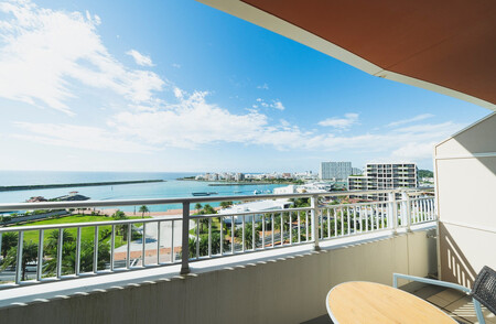 【ふるさと納税】ヒルトンギフトバウチャー　30,000円分 | ホテル 旅行 ギフト券 バウチャー チケット 北谷 北谷町 クーポン 宿 ふるさと 旅行 宿泊 沖縄県 沖縄 北谷 人気 アメリカンビレッジ 送料無料