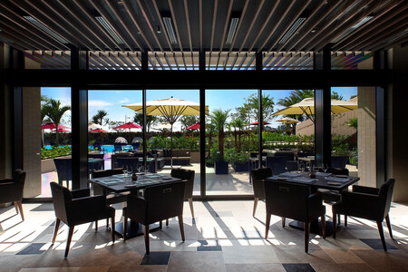 【ヒルトン沖縄北谷リゾート】レストランペアお食事券  | 沖縄 旅行 クーポン 食事券 ホテル 体験 トラベル 人気 おすすめ リゾート チケット 北谷 ちゃたん おすすめ 送料無料