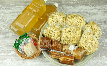 玉家の沖縄そば（ソーキ・三枚肉・テビチ）詰合せ（6食セット） 沖縄そば ソーキそば 三枚肉そば ミックス 生麵 ソーキ テビチ 玉家 沖縄そば王 受賞 人気 そば 大満足 6食 詰め合わせ セット ご当地グルメ 郷土料理 沖縄県 北中城村