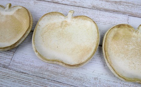 （伝統のやちむん）りんご小皿　3点セット
