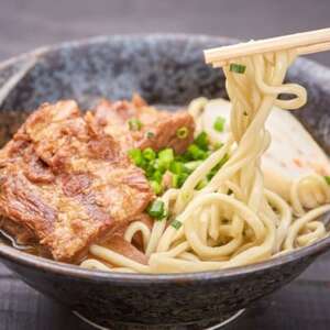 【沖縄県共通返礼品】人気観光地「大家(うふやー)」の沖縄そば4人前【配送不可地域：離島】【1590720】