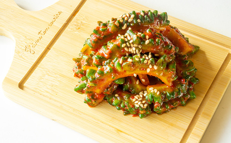 【久ー韓】久米島初の快挙！令和5年度 沖縄県優良県産品「ゴーヤーキムチ」2パック 韓国料理 ヤンニョム ソウルフード 発酵食品 本場 県産品 優良 推奨商品 島野菜 沖縄 自家製 ソース 漬物 沖縄初 人気 韓流 お土産 お裾分け 苦味 甘辛