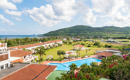 【ウォーターマークホテル沖縄 久米アイランド】スーペリアツイン 2名様(1泊朝食付) ご宿泊券 ホテル リゾート 沖縄 南国 久米島 琉球 離島 球美 癒し 海 ビーチ 大自然 星空 満天 休日 宿泊 レストラン 朝食 ペア プール