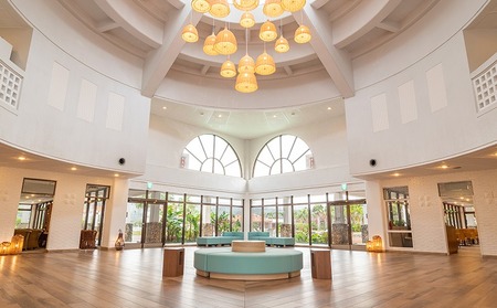 【ウォーターマークホテル沖縄 久米アイランド】デラックスツイン 2名様(1泊朝食付) ご宿泊券 ホテル リゾート 沖縄 南国 久米島 琉球 離島 球美 癒し 海 ビーチ 大自然 星空 満天 休日 宿泊 レストラン 朝食 ペア プール