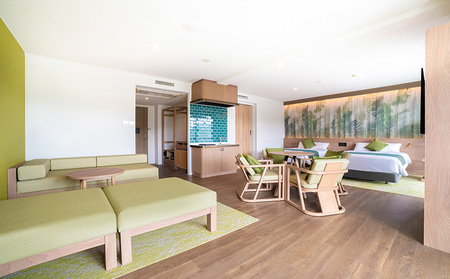 【ウォーターマークホテル沖縄 久米アイランド】KUMEスイートルーム 2名様(1泊夕朝食付) ご宿泊券 ホテル リゾート 沖縄 南国 久米島 琉球 離島 球美 癒し 海 ビーチ 大自然 星空 満天 休日 宿泊 レストラン 朝食 夕食 プール