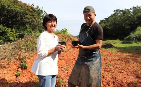 久米島の土100%で制作！シックな深緑色のマグカップ