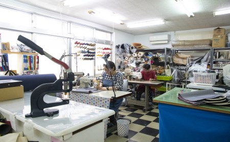 「琉球帆布」ヨガマットケースB（レッド）- ヨガ マットケース 収納 帆布 手づくり ハンドメイド 軽い 丈夫 布 人気 ツートンカラー おしゃれ ポケット付き 高級感 ベルト 調整可能 琉球帆布 手仕事 伝統技術 沖縄県 八重瀬町【価格改定】 