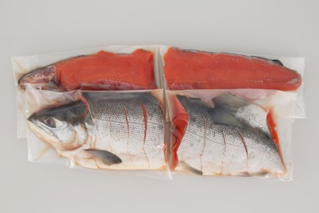 紅鮭 新巻姿切身【4分割 1.4kg】_T012-0414