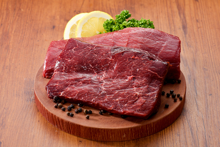 鹿肉ロース 計600ｇ(ロース300g ホエーロース300g ) ジビエ 北海道別海町 鹿肉 ジビエ