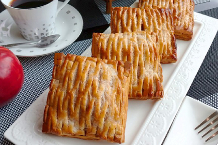 【定期便】酪農王国のアップルパイ 大きな3号サイズ(4個入)×4ヵ月【全4回】りんご アップルパイ バター 北海道 別海町