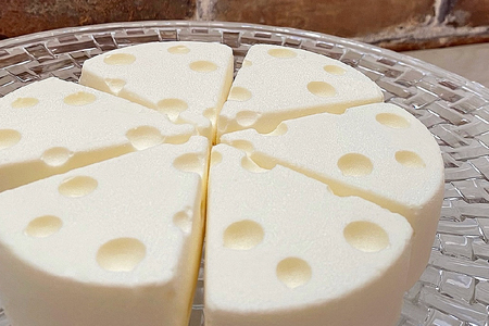 【定期便】ホワイトチョコ レアチーズケーキ 1ホール(直径15cm)×3ヵ月【全3回】 ヨーグルト クリームチーズ 北海道 別海町