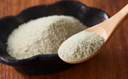 知床羅臼こんぶ塩 １個 昆布 羅臼昆布 らうすブランド ラウシップ 海洋深層水 昆布粉末 北海道 知床 羅臼町 世界自然遺産 うまみ だし 鍋 スープ 天ぷら 万能 生産者 支援 応援 昆布 昆布 昆布 昆布 昆布
