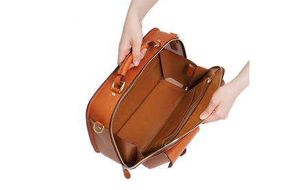 ショルダーバッグ A4 キャメル 革 革製品 レザー 牛革 ギフト プレゼント おしゃれ  シンプル ファッション かばん カバン 鞄 北海道 赤平 いたがき ＜名入れ有＞