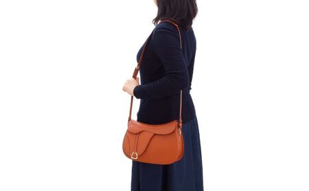 サドルショルダー ファッション カバン バッグ いたがき かばん カバン 鞄 ショルダーバッグ  革 革製品 レザー 牛革 ギフト プレゼント シンプル ファッション 北海道 赤平 名入れ有
