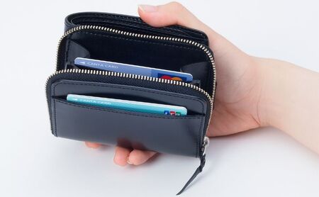ファスナー付二つ折り財布(ブラスコット黒) いたがき ファッション 小物 出し入れ カード 仕切り 機能性 充実 職人 知恵 工夫  名入れ無