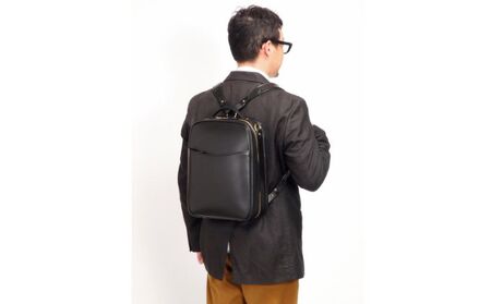 リュックサック A4 ブラック いたがき ファッション バッグ シンプル デザイン A4サイズ 書類 パソコン 収納 通勤 通学 フィット 艶やか  名入れ有