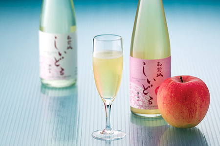 【さくら酵母の「和」シードル】弘前城しいどるセット（クリア・無ろ過スイート 500ml×各1本）＆りんごと桜のコースター 各1枚