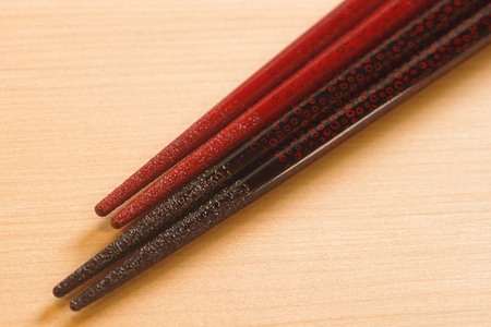  津軽塗 夫婦箸 菜の華めじゃ 七々子塗 黒（大）・赤（中）