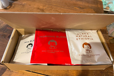 自家製弘前カマンベールのチーズケーキ 1個と自家焙煎ドリップパックコーヒー(1人前用 3種類各5パック/計15パック)セット スイーツ