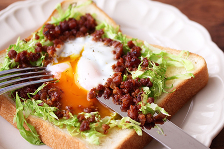 ニッスイ とりそぼろ （52g×2個パック）×12セット 国産 鶏肉 鶏 小分け 常温 防災食 非常食 保存 おかず 弁当 朝食 朝ごはん 夕食 簡単調理 青森県 八戸市