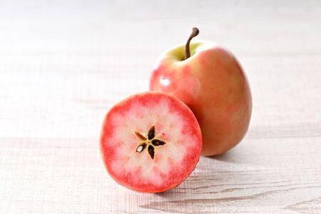 アップルパイ　《季節限定》21cmホール青森｜中まで赤～いりんごのアップルパイ｜五所川原｜りんごを食べるアップルパイ