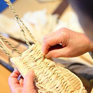 【毎月第3日曜日実施】青森県伝統工芸品きみがらスリッパ製作体験 1名様【1044206】
