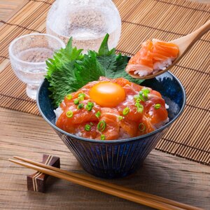 12-198 漬けサーモン～スモーク風味～　4個セット