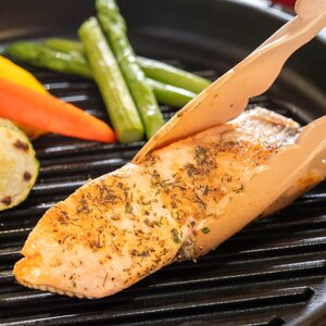 12-199 【年内発送12月15日入金まで】塩桜ます切身 たっぷり1kg within2025