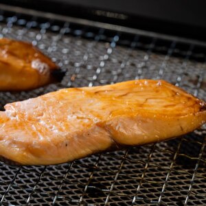 12-199 【年内発送12月15日入金まで】塩桜ます切身 たっぷり1kg within2025