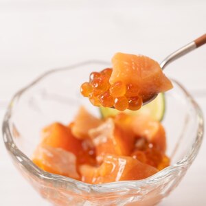 22-142 北海道産鮭親子漬けプレミアム4個セット～いくら増量しました～