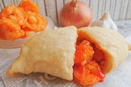 ポケットピザ函館本店 ポケットピザ全４種計１９個（海老チリ４個ほか各５個） モッツァレラチーズ 包み揚げピザ ピザ イタリアン おやつ 北海道 函館市 ふるさと納税 お取り寄せ 送料無料_HD092-010