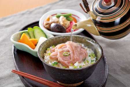 布目 社長のいか塩辛 極 800g 200g × 4個 いか しおから いか塩辛 つまみ おつまみ おかず 北海道 朝ごはん ごはんのおとも 名物 名産 お酒に合う お土産 函館 送料無料 お取り寄せグルメ_HD055-017