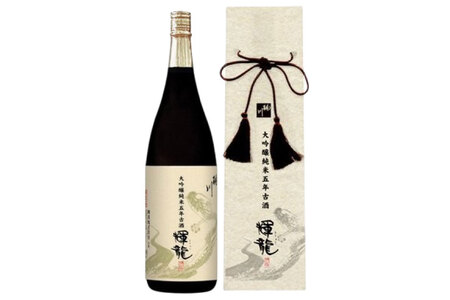 日本酒 大吟醸 五年 古酒 輝龍 1800ml [桃川 青森県 おいらせ町 oi02ayo580008]