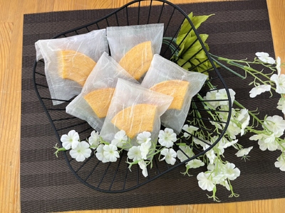 緑の一番星たっぷり♪卵屋ばうむくーへん　10個（16g・5個入×2箱） バウムクーヘン 贈答 土産 青森県 三戸町 AR-25-017 4,100円