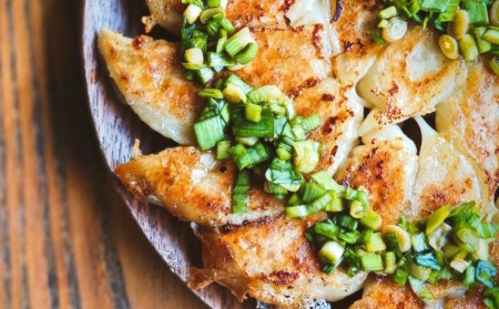 大容量 青森県産にんにく 手作り 冷凍生餃子 60個 特製葉にんにくのたれ付