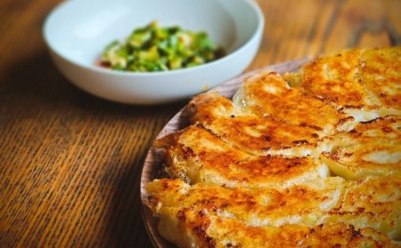 大容量 青森県産にんにく 手作り 冷凍生餃子 60個 特製葉にんにくのたれ付